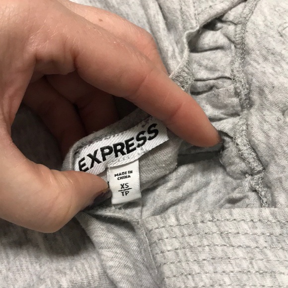 🆕 Express Ruffled Top - Picture 5 of 5